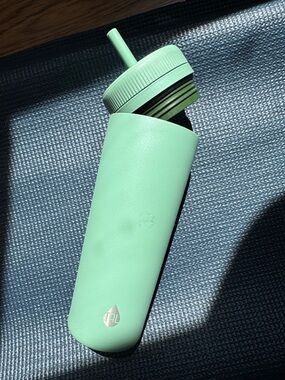 BRAND NEW!Matte Mint Reusable Straw Bottle